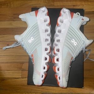 Men’s size 8 cloud swift